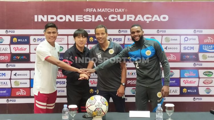 Jumpa pers jelang laga FIFA Matchday antara Timnas Indonesia vs Curacao di Bandung, Jumat (23/09/22). Copyright: © Arif Rahman/INDOSPORT