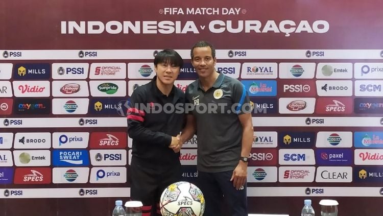 Jumpa pers jelang laga FIFA Matchday antara Timnas Indonesia vs Curacao di Bandung, Jumat (23/09/22). Copyright: © Arif Rahman/INDOSPORT