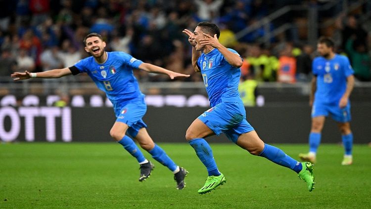 Pemain Italia, Giacomo Raspadori merayakan gol ke gawang Inggris di UEFA Nations League REUTERS/Alberto Lingria Copyright: © reutersconnect.com