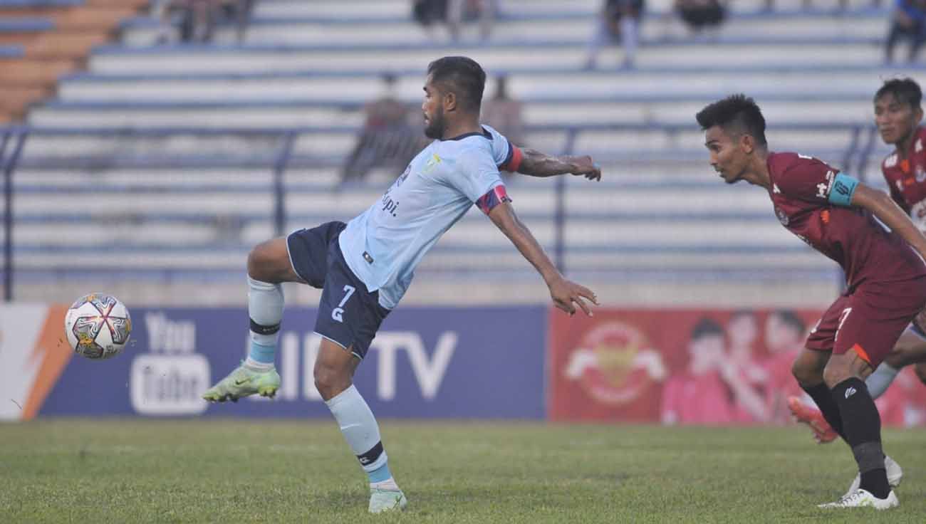 Aksi Zulham Zamrun pertandingan antara Persela Lamongan vs Persipa Pati di Liga 2. Copyright: © Ian Setiawan/INDOSPORT