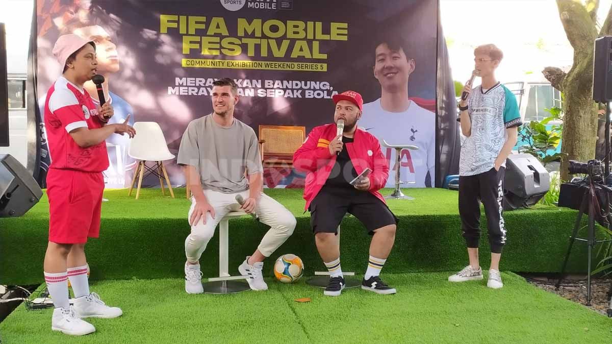 Bek Persib Bandung, Nick Kuipers meriahkan FIFA Mobile Community Series Bandung. Copyright: © Arif Rahman/INDOSPORT