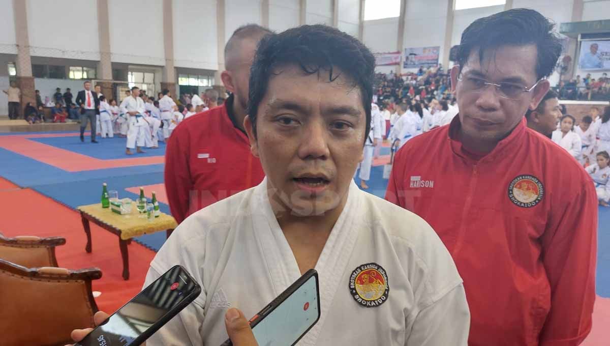 Ketua Pelaksana Kejurnas Shokaido 2022, Rocky Pesik di GOR Komplek Kostrad, Cilodong, Depok, Jawa Barat, Sabtu (24/09/22). Foto: Zainal Hasan/INDOSPORT Copyright: © Zainal Hasan/INDOSPORT