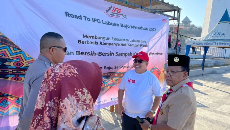 Kegiatan Sosial IFG guna menyambut ajang Labuan Bajo Marathon 2022 yang rencananya akan digelar 29 Oktober mendatang. Copyright: © Dokumentasi IFG