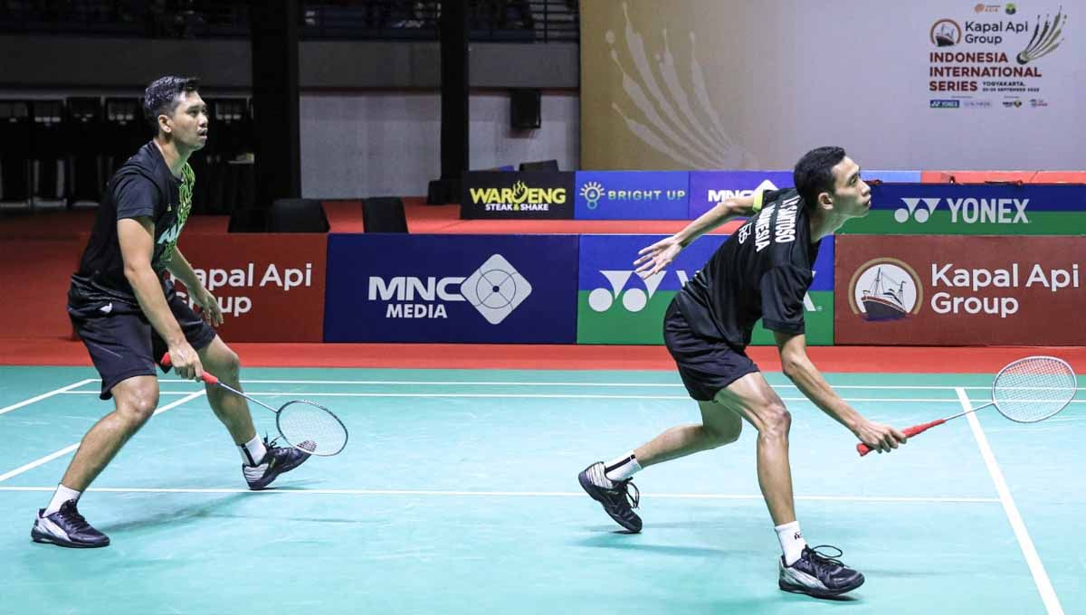 Pasangan ganda putra Indonesia di turnamen Kapal Api Indonesia International Series 2022. Hari ini mereka akan berjuang di final Vietnam International Challenge 2023. Foto: PBSI Copyright: © PBSI