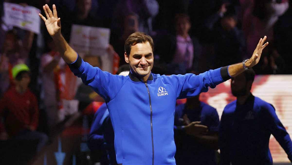 Roger Federer saat momen perpisahan di Laver Cup 2022. Foto: REUTERS/Andrew Boyers. Copyright: © REUTERS/Andrew Boyers
