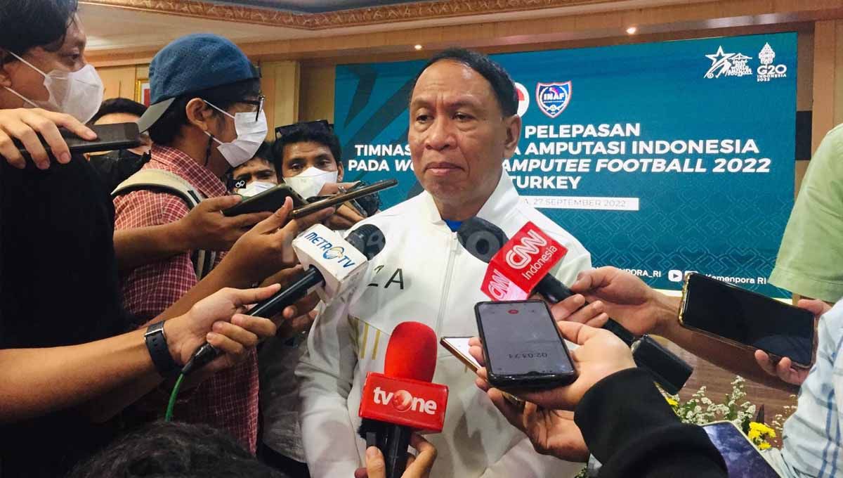 Menpora RI Zainudin Amali telah menginspeksi Stadion Gelora Bung Tomo (GBT) di Surabaya. Copyright: © Petrus Manus Da' Yerimon/INDOSPORT