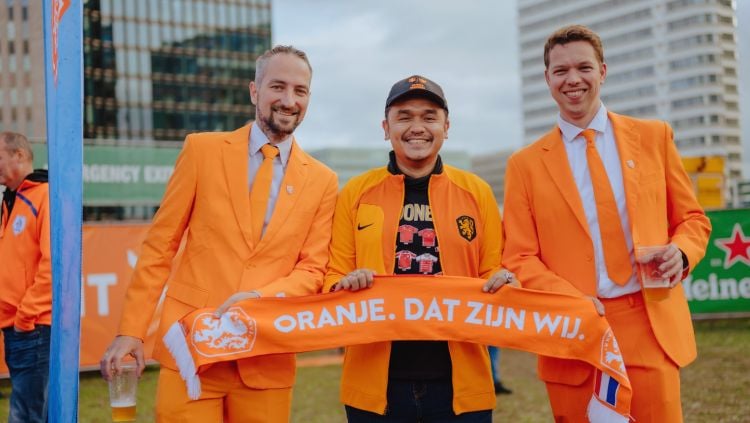 Valentino 'Jebreeet' Simanjuntak berkesempatan mengunjungi markas KNVB di Belanda. Copyright: © Dok. KNVB