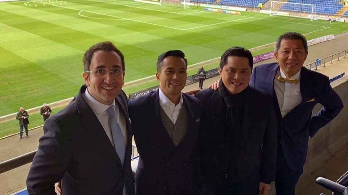 Pengusaha asal Indonesia, Anindya Bakrie dan Erick Thohir resmi memiliki mayoritas saham klub sepakbola Oxford United. Foto: Oxford United Copyright: © Oxford United