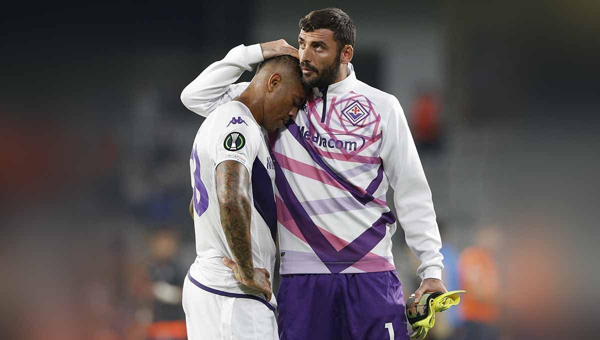 Kiper incaran raksasa Liga Italia (Serie A) AC Milan, Pietro Terracciano, semakin dekat untuk memperpanjang kontraknya bersama Fiorentina. Foto: REUTERS/Stringer Copyright: © REUTERS/Stringer