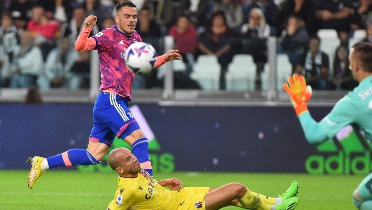 Proses gol Filip Kostic di laga Juventus vs Bologna (03/10/22). (Foto: REUTERS/Massimo Pinca) Copyright: © REUTERS/Massimo Pinca