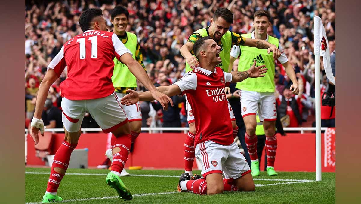 Pemain Arsenal Granit Xhaka merayakan gol ketiga mereka bersama Fabio Vieira dan Gabriel Martinelli. Foto: REUTERS/David Klein Copyright: © REUTERS/David Klein