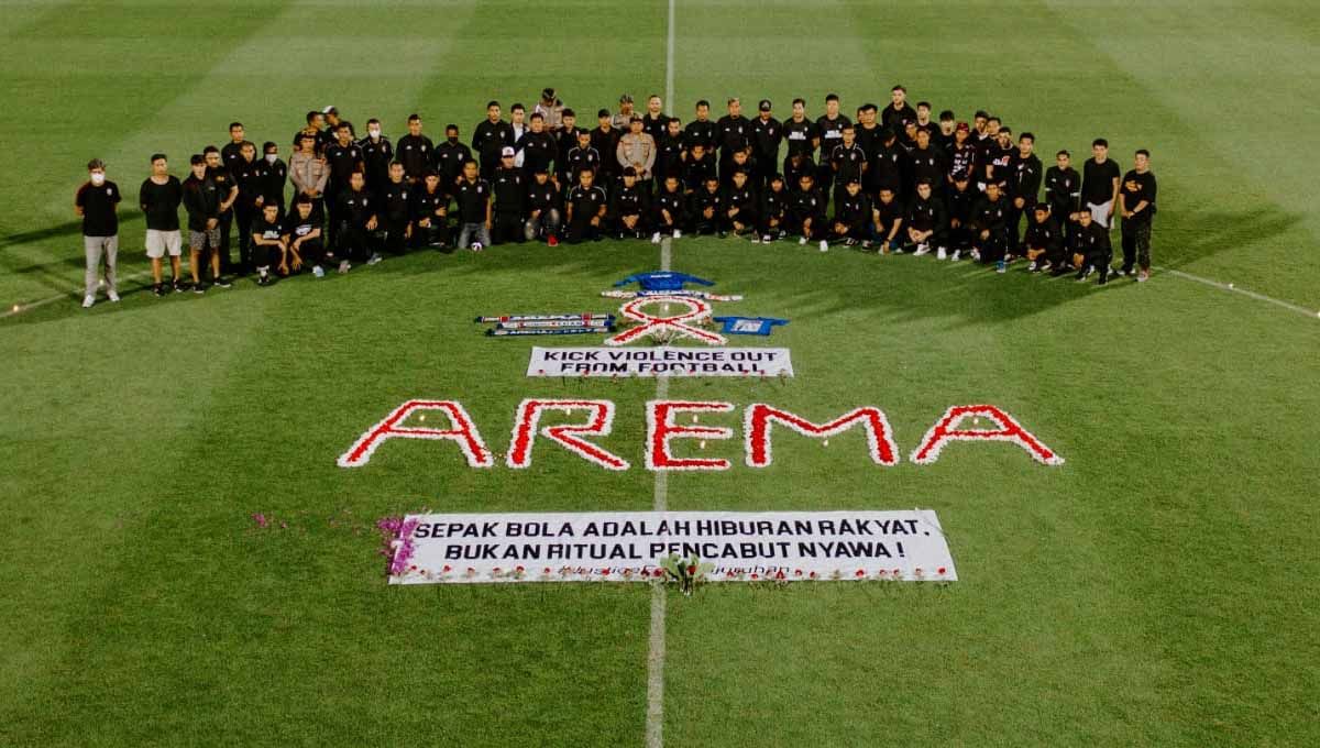 Doa bersama tim Bali United bersama suporter di Stadion Kapten I Wayan Dipta Gianyar, Senin (3/10/22). (Foto: Bali United) Copyright: © Bali United