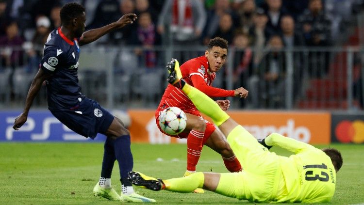 Aksi Jamal Musiala di laga Bayern Munchen vs Viktoria Plzen (04/10/22). (Foto: REUTERS/Michaela Rehle) Copyright: © REUTERS/Michaela Rehle