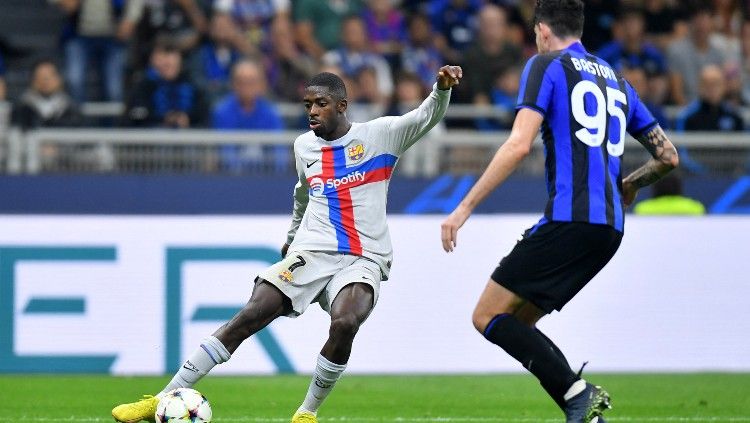 Aksi Ousmane Dembele di laga Inter Milan vs Barcelona (05/10/22). (Foto: REUTERS/Daniele Mascolo) Copyright: © REUTERS/Daniele Mascolo