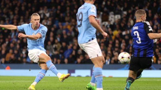 Erling Haaland mencetak gol di laga Manchester City vs FC Copenhagen (06/10/22). (Foto: Reuters/Lee Smith) Copyright: © Reuters/Lee Smith