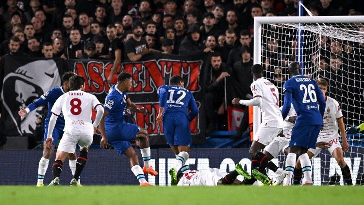 Wesley Fofana mencetak gol di laga Chelsea vs AC Milan (06/10/22). (Foto: REUTERS/Dylan Martinez) Copyright: © REUTERS/Dylan Martinez