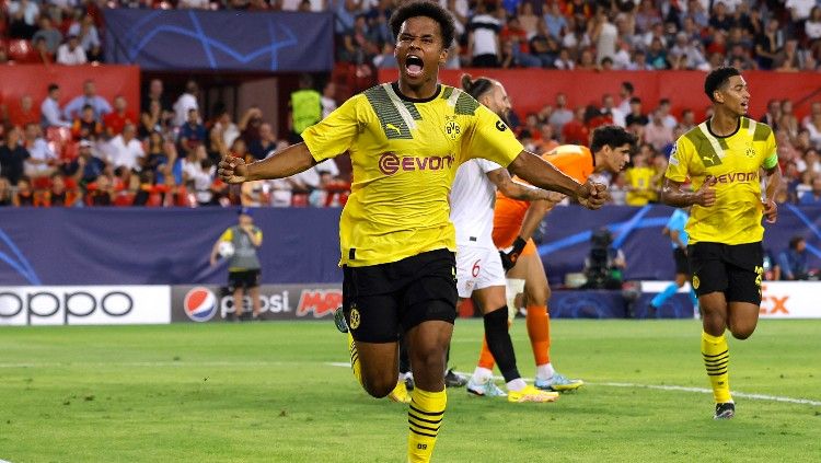 Selebrasi Karim Adeyemi di laga Sevilla vs Dortmund (06/10/22). (Foto: REUTERS/Marcelo Del Pozo) Copyright: © REUTERS/Marcelo Del Pozo