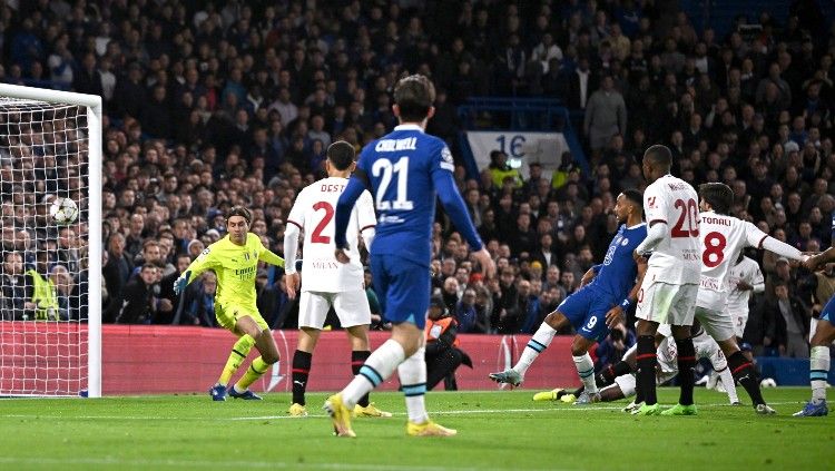 Pierre-Emerick Aubameyang mencetak gol di laga Chelsea vs AC Milan (06/10/22). (Foto: REUTERS/Dylan Martinez) Copyright: © REUTERS/Dylan Martinez