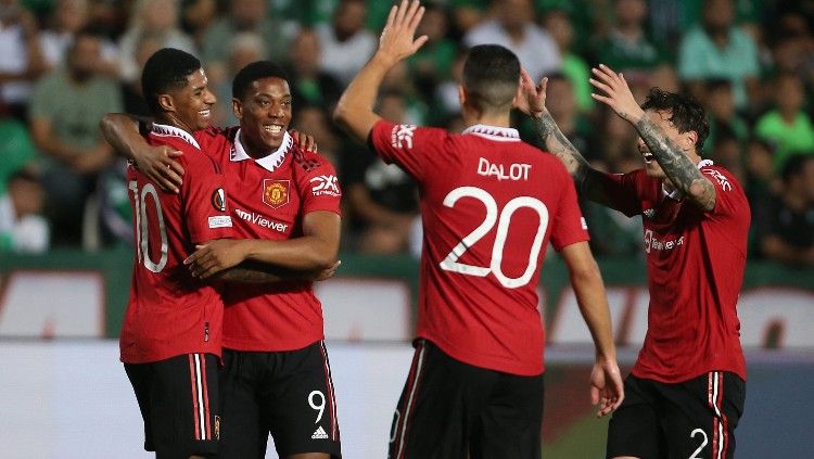 Anthony Martial merayakan golnya ke gawang Omonia bersama para pemain Manchester United (06/10/22). (Foto: REUTERS/Yiannis Kourtoglou) Copyright: © REUTERS/Yiannis Kourtoglou