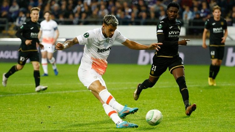 Gianluca Scamacca mencetak gol di laga Anderlecht vs West Ham (07/10/22). (Foto: REUTERS/Yves Herman) Copyright: © REUTERS/Yves Herman