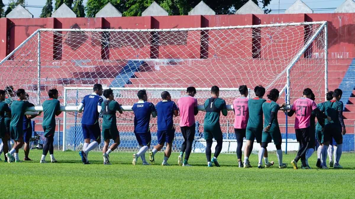 Persik Kediri tetap berlatih selama Liga 1 berhenti sementara. Foto: MO Persik Kediri Copyright: © MO Persik Kediri