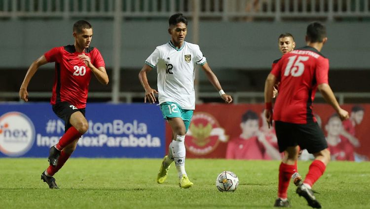 Pertandingan antara Timnas Indonesia vs Palestina pada Kualifikasi Piala Asia U-17 grup B di Stadion Pakansari, Cibinong, Kabupaten Bogor, Jumat (07/10/22). Copyright: © PSSI