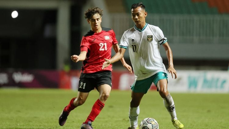 Pertandingan antara Timnas Indonesia vs Palestina pada Kualifikasi Piala Asia U-17 grup B di Stadion Pakansari, Cibinong, Kabupaten Bogor, Jumat (07/10/22). Copyright: © PSSI
