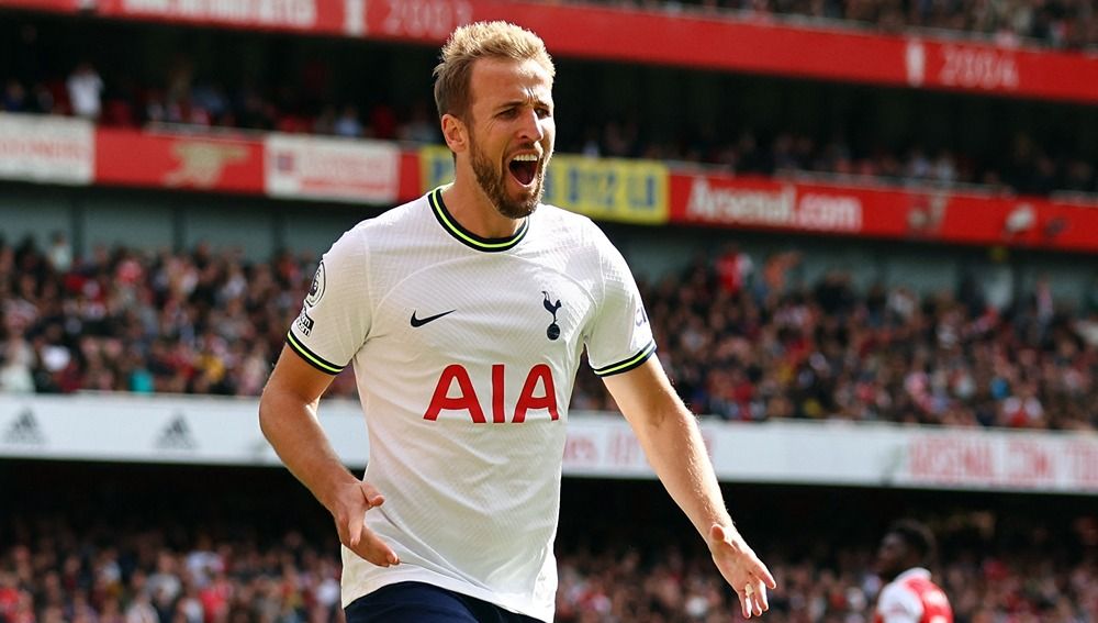 Harry Kane mungkin bisa memikirkan kepindahan ke Manchester United dari Tottenham Hotspur. Foto: Reuters/David Klein. Copyright: © Reuters/David Klein