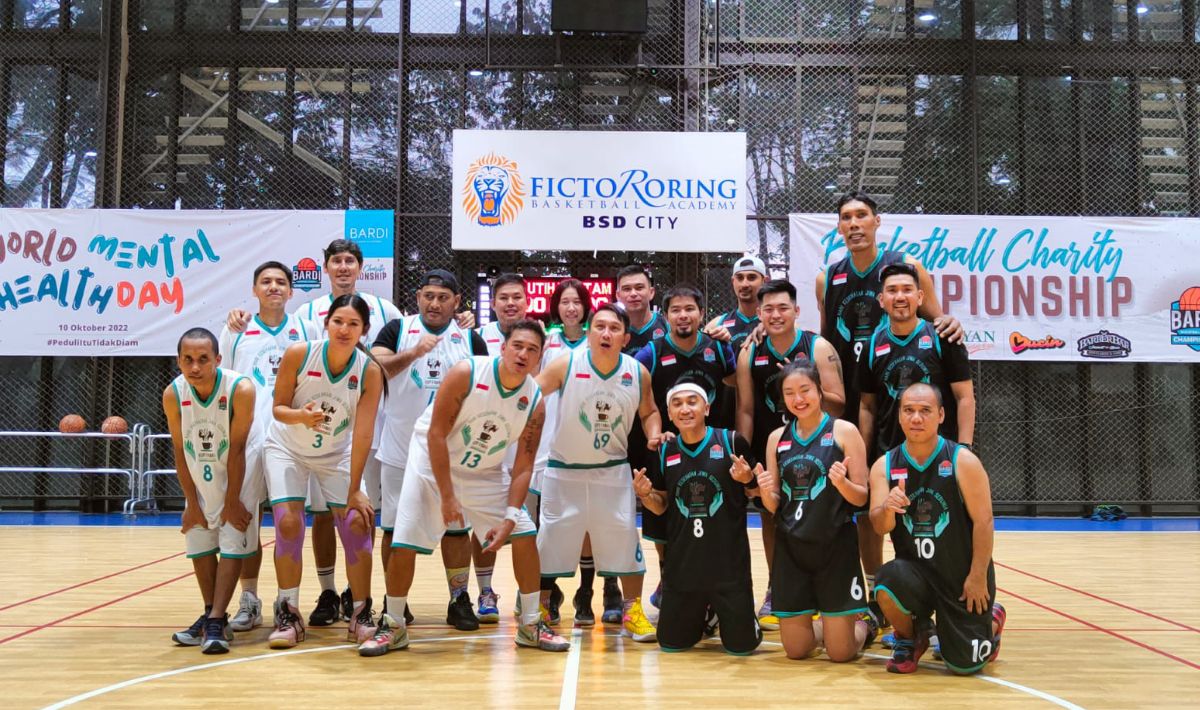 Sejumlah pemain bintang Indonesian Basketball League (IBL) atau Liga Basket Indonesia tampil pada laga amal peduli orang dengan gangguan jiwa (ODGJ). Copyright: © Dok. KPF