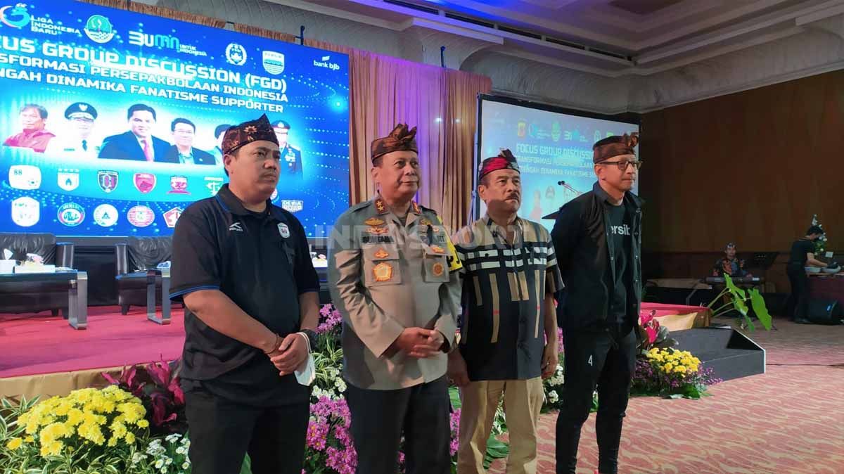 Kapolda Jabar, Irjen Pol. Suntana, bersama Komisaris PT PBB, Umuh Muchtar dan Direktur PT PBB, Teddy Tjahjono, di Grand Pasundan Convention Hotel Bandung, Senin (10/10/22). Copyright: © Arif Rahman/INDOSPORT