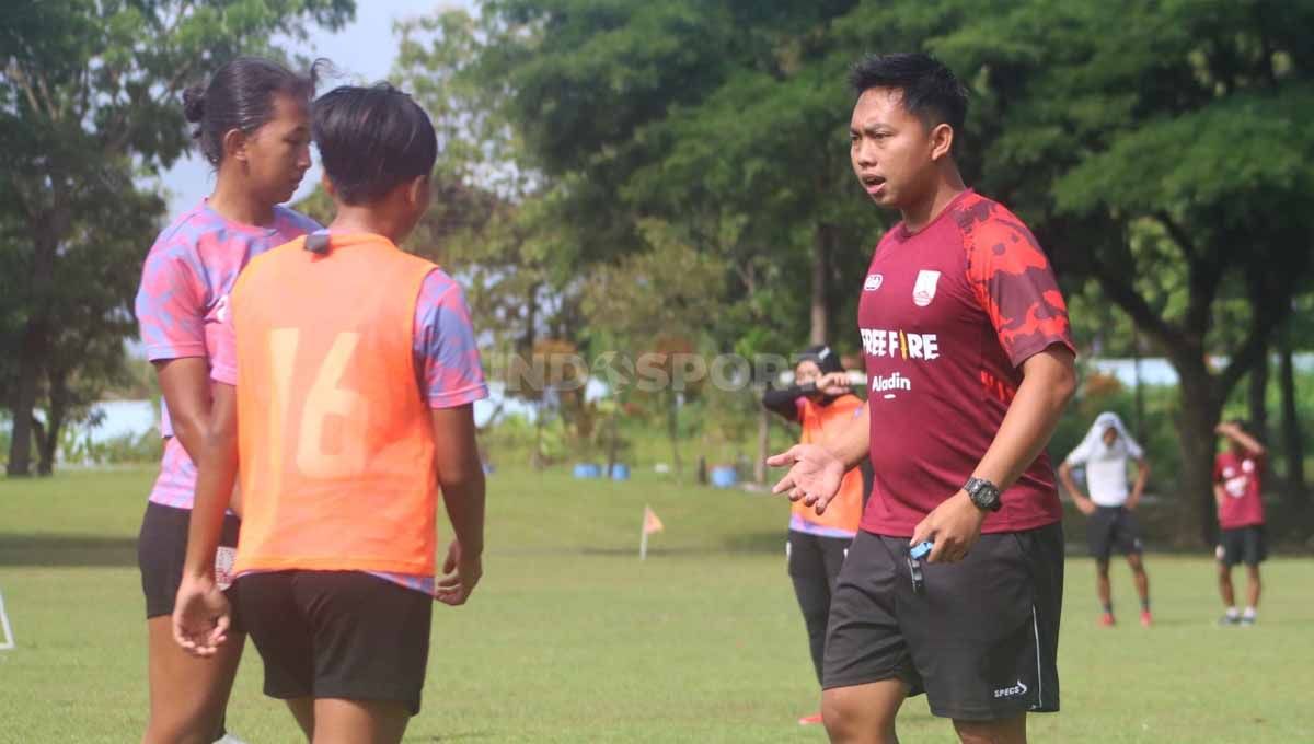 Pelatih Persis Women, Alif Syafrizal. (Foto: Nofik Lukman Hakim/INDOSPORT) Copyright: © Nofik Lukman Hakim/INDOSPORT