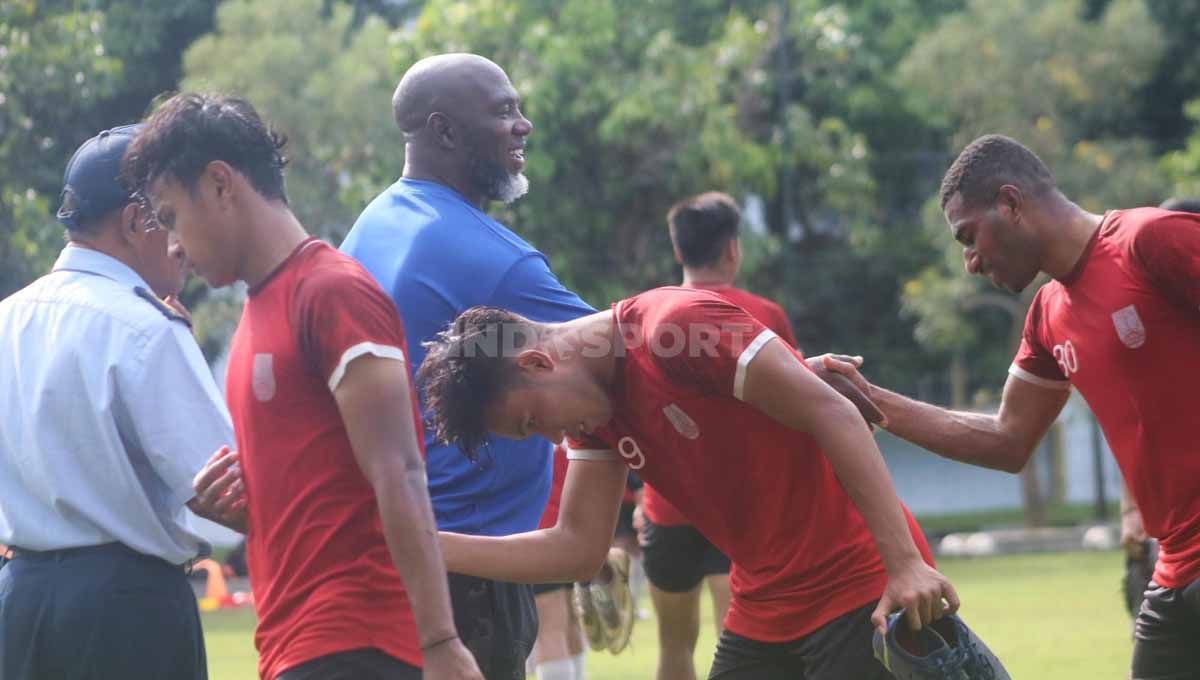 Jacksen Tiago saat bertemu para pemain Persis Solo U-20. (Foto: Nofik Lukman Hakim/INDOSPORT) Copyright: © Nofik Lukman Hakim/INDOSPORT