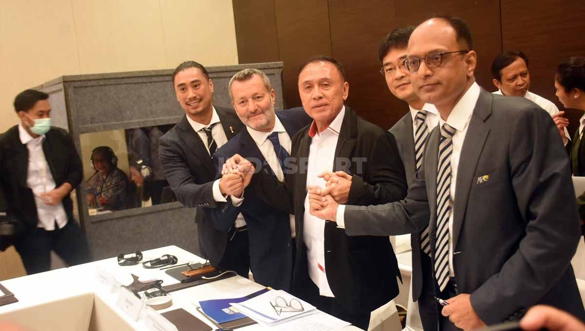 Action plane dari hasil pertemuan PSSI, FIFA dan AFC untuk perbaikan sepak bola Indonesia usai tragedi Kanjuruhan, Malang, Kamis (13/10/22). Copyright: © Herry Ibrahim/INDOSPORT