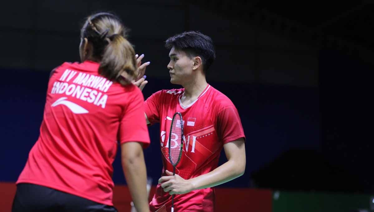 Serba-serbi Thailand Open 2023, di mana Adnan Maulana mendadak jadi pangeran baru yang bikin Badminton Lovers (BL) sampai dimabuk kepayang karena visualnya. Copyright: © PP PBSI