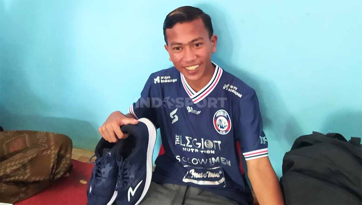 Rusdi Aremania Probolinggo akhirnya jadi anak pesantren usai depresi karena tragedi Kanjuruhan. Copyright: © Ian Setiawan/INDOSPORT