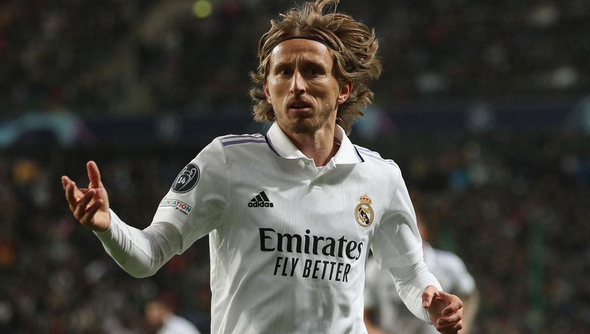 Gelandang senior Real Madrid, Luka Modric, sebut Piala Dunia 2022 bakal jadi kompetisi terakhirnya bersama Timnas Kroasia. Copyright: © Reuters/Kacper Pempel