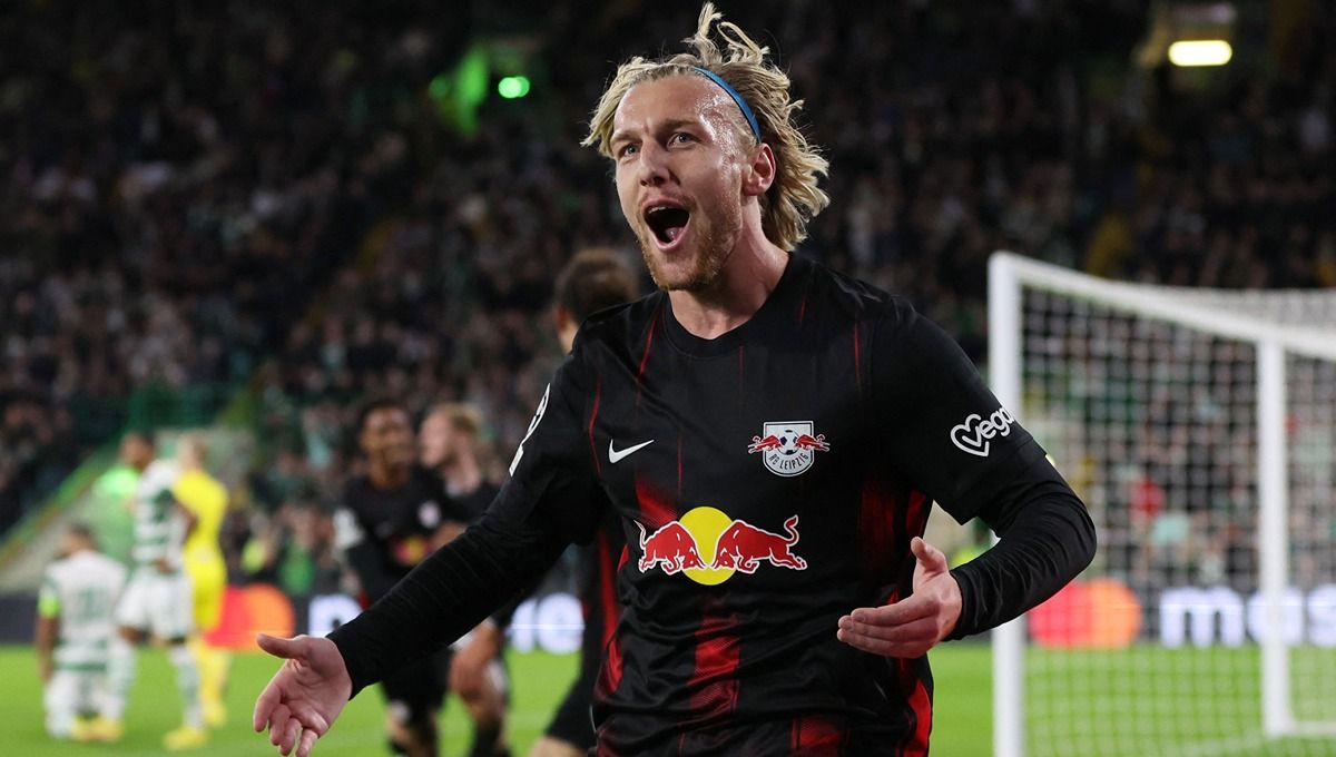 Selebrasi Emil Forsberg dalam pertandingan Liga Champions antara Celtic vs RB Leipzig Copyright: © Reuters/Lee Smith