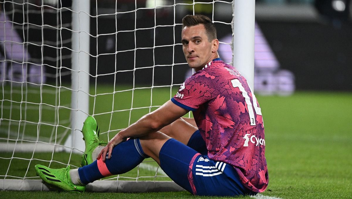 Tak bakal dipermanenkan di bursa transfer musim panas 2023, raksasa Liga Italia (Serie A), Juventus, malah punya akal bulus pada Arkadiusz Milik. Copyright: © Reuters/Alberto Lingria