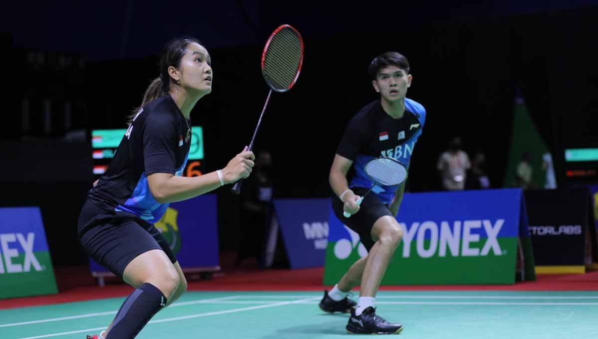 Smash jahanam Adnan Maulana/Nita Violina Marwah menjadi sorotan usai sukses melaju ke final Thailand International Challenge 2023. Copyright: © PBSI