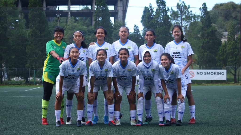 Akademi Persib Putri, gagal meraih poin pada pertandingan perdana Women Football Championship (WFC) Singapura, setelah kalah dari tim asal Thailand, Phranakorn FC. Copyright: © Media officer Persib