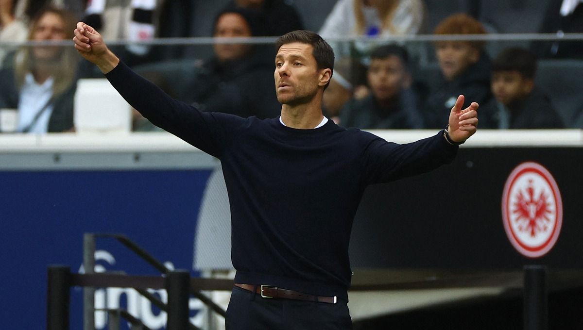 Xabi Alonso saat laga Bundesliga Jerman antara Eintracht Frankfurt vs Bayer Leverkusen Copyright: © Reuters/Kai Pfaffenbach