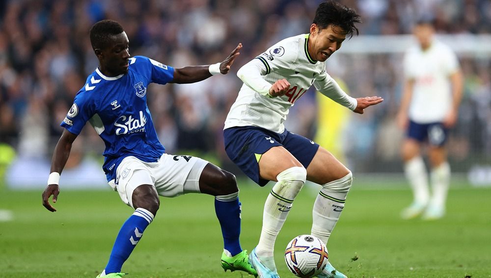 Penyerang milik klub pesaing Liga Inggris (Premier League), Tottenham Hotspur, Son Heung-min berhasil memecahkan rekor meski gagal meraih Ballon d’Or. Copyright: © Reuters/David Klein