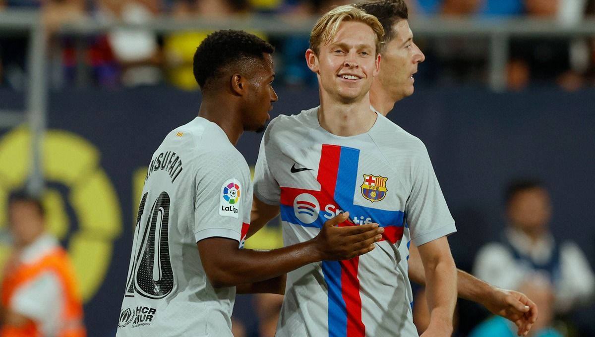 Frenkie de Jong sempat nyaris pindah ke Man United pada musim panas lalu. Ia ditanya soal kans meninggalkan Barcelona musim pada musim depan. Copyright: © Reuters/Marcelo Del Pozo