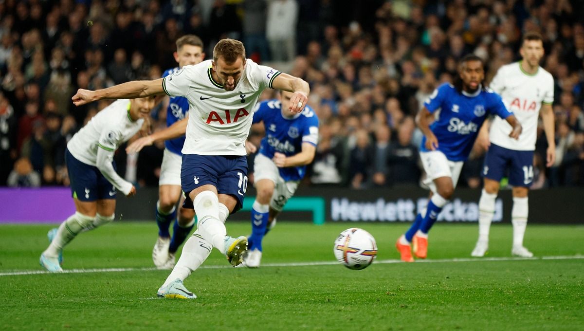 Harry Kane dalam laga Liga Inggris antara Tottenham Hotspur vs Everton Copyright: © Reuters/John Sibley