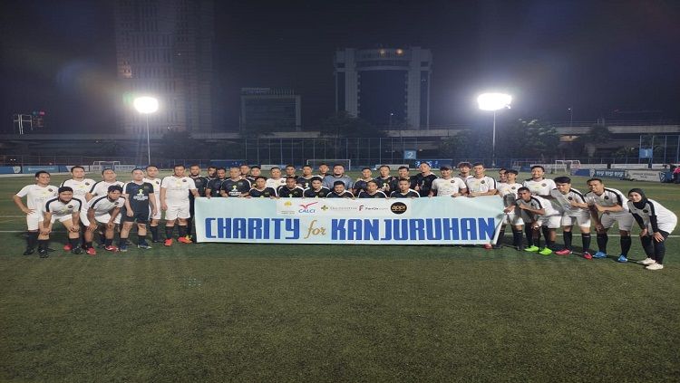 Asosiasi Pesepakbola Profesional Indonesia (APPI) sukses mengumpulkan donasi lebih Rp 100 juta lewat gelaran pertandingan amal untuk korban tragedi Kanjuruhan. Copyright: © Ivan Reinhard Manurung/INDOSPORT