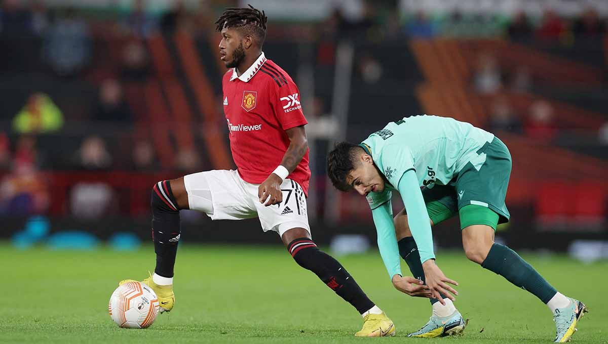 Pemain Manchester United Fred saat beraksi dengan pemain Omonia Charalampos Charalampous. (Foto: REUTERS/Phil Noble) Copyright: © REUTERS/Phil Noble