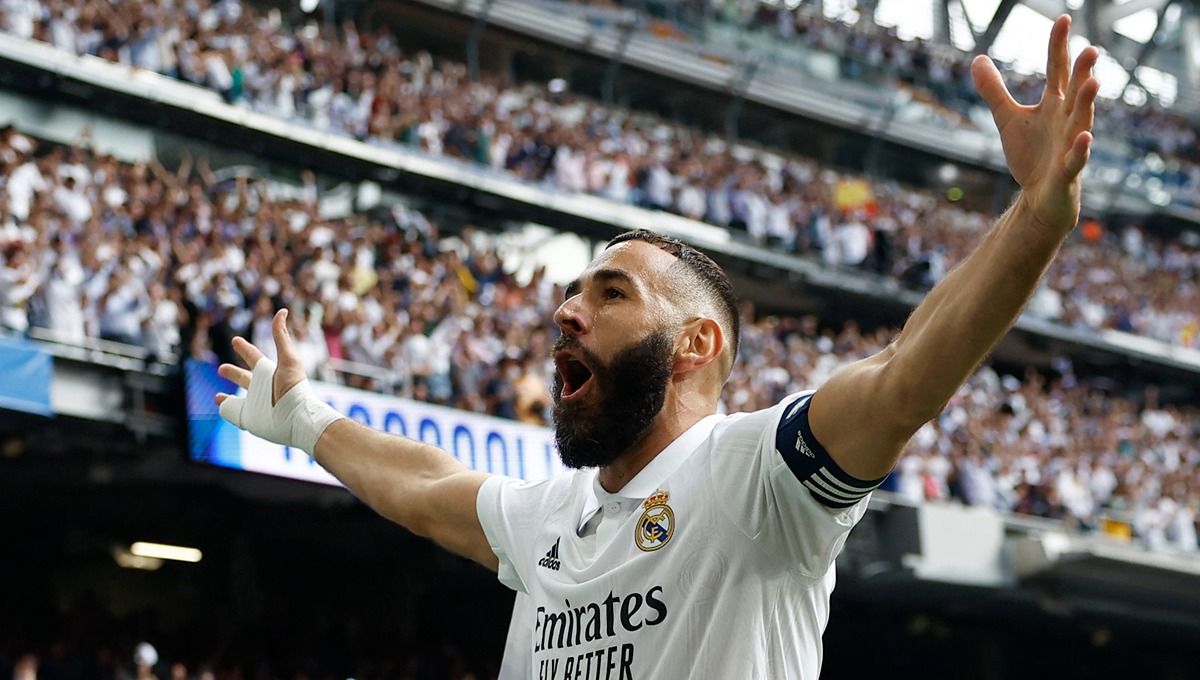 Hasil Liga Spanyol Real Madrid vs Valladolid pada Minggu (02/04/23) malam WIB, hattrick dari Karim Benzema hantarkan Los Blancos pesta gol atas tim tamu. Copyright: © Reuters/Juan Medina