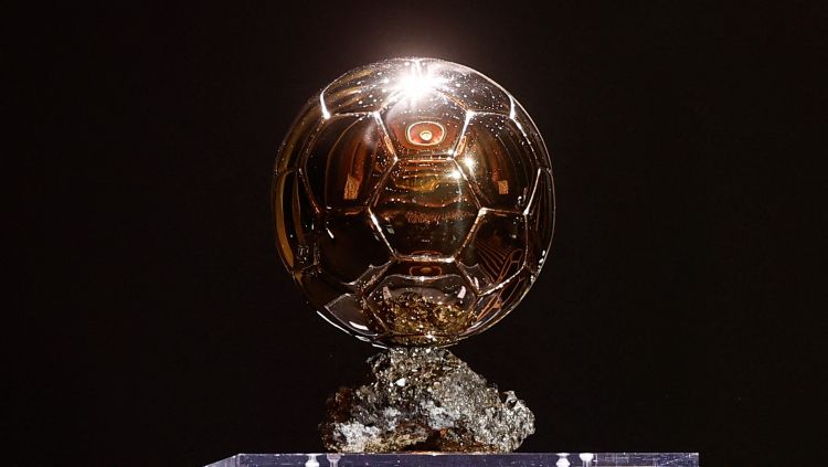 Daftar lengkap penghargaan Ballon d’Or 2022 pada Selasa (18/10/22), Karim Benzema sukses jadi yang terbaik mengalahkan Messi dan Ronaldo. Copyright: © REUTERS/Benoit Tessier