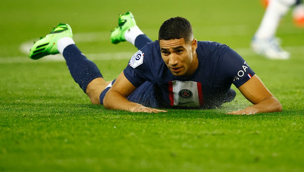 Achraf Hakimi, pemain Paris Saint-Germain yang bisa mendarat ke Manchester United. Foto: REUTERS/Stephane Mahe. Copyright: © Reuters/Stephane Mahe