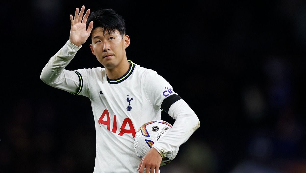 Penyerang andalan Tottenham Hotspur, Son Heung-min, alami cedera di Liga Champions, apakah pintu Piala Dunia 2022 sudah tertutup untuknya? Copyright: © Reuters/Peter Cziborra